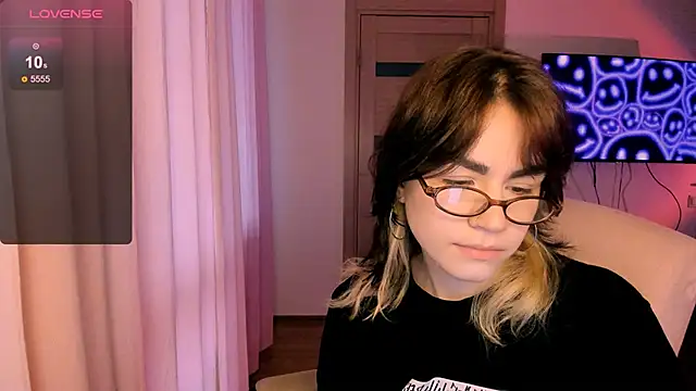 Snapshot of _selectrra chatting on 01-23-25, 11:37 selectrra online show from 01-23-25, 11:37