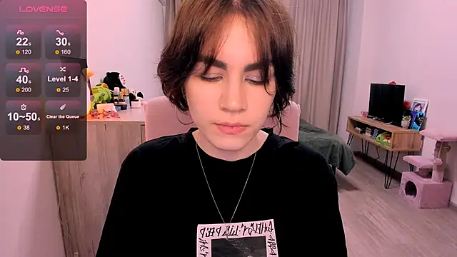 Snapshot of _selectrra chatting on 02-17-25, 12:05 selectrra online show from 02-17-25, 12:05