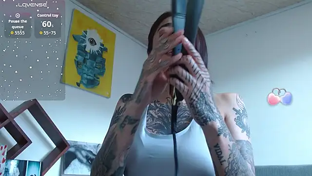 ZoeBakers  online show from 10-04-25, 09:24