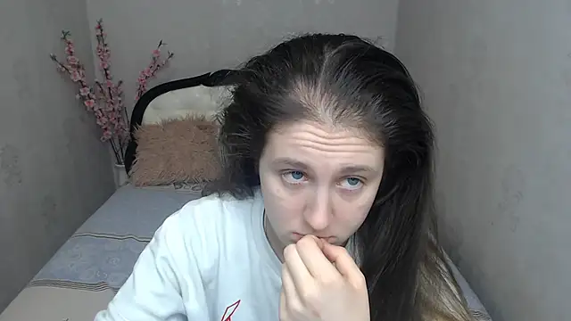 Holliy Cooper online show from 02-04-26, 09:04