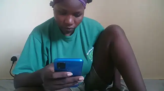 Snapshot of prettychic5 chatting on 12-27-24, 10:01 prettychic5 online show from 12-27-24, 10:01