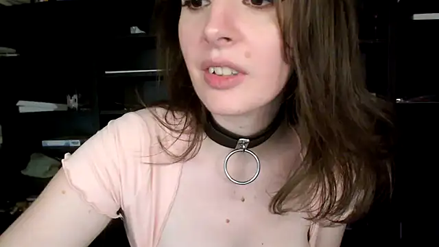 Snapshot of sophia_leurre chatting on 02-05-25, 04:06 sophia leurre online show from 02-05-25, 04:06