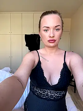 ElenaRebelle online show from 10-12-25, 08:02