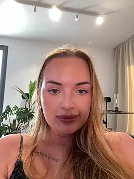 ElenaRebelle online show from 11-09-25, 01:20