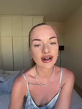 ElenaRebelle online show from 07-20-26, 07:11