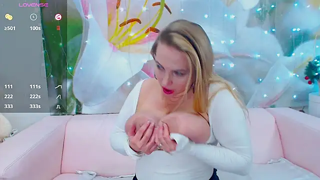 Snapshot of Lilly_Diaz chatting on 01-24-25, 10:43 Lilly Diaz online show from 01-24-25, 10:43