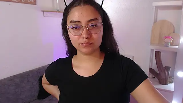  Kim  M online show from 11-18-25, 03:16