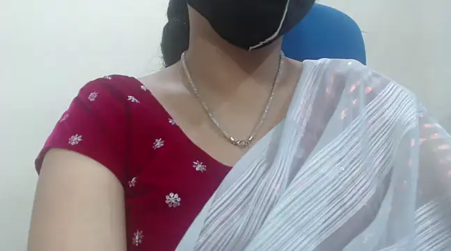 Snapshot of Lovely_Siri_23 chatting on 01-31-25, 01:22 Lovely Siri 23 online show from 01-31-25, 01:22