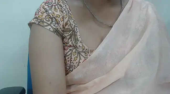 Snapshot of Lovely_Siri_23 chatting on 02-20-25, 06:28 Lovely Siri 23 online show from 02-20-25, 06:28