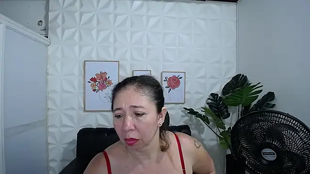 Valentinaa mature online show from 02-08-25, 02:04