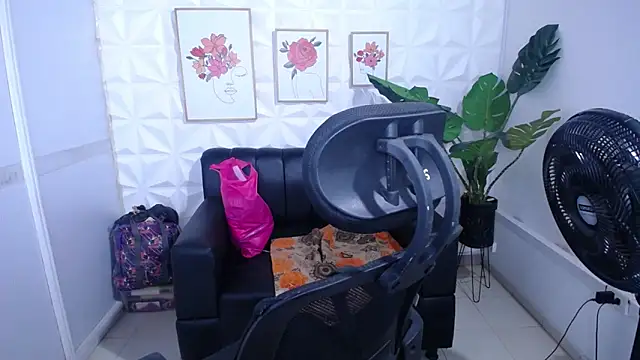 Valentinaa mature online show from 11-30-25, 04:49