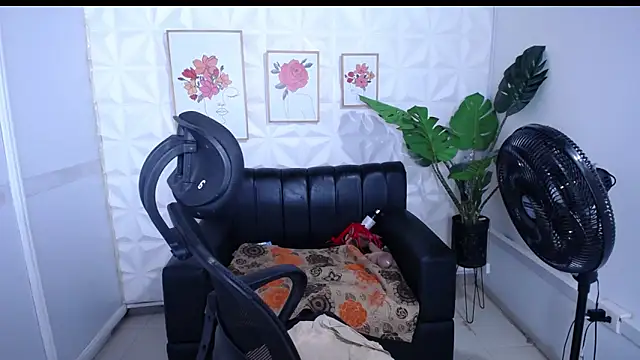 Valentinaa mature online show from 12-20-25, 03:46