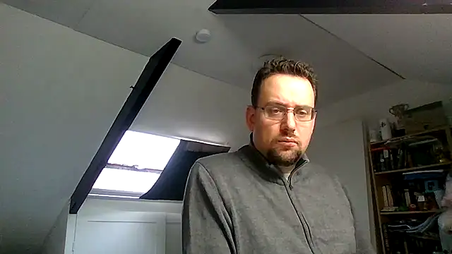 Snapshot of rdewaard81 chatting on 10-08-25, 07:39 rdewaard81 online show from 10-08-25, 07:39