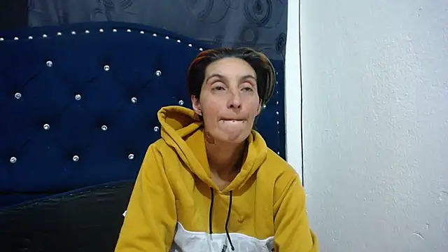 Snapshot of anyu1306 chatting on 02-01-25, 06:10 anyu1306 online show from 02-01-25, 06:10