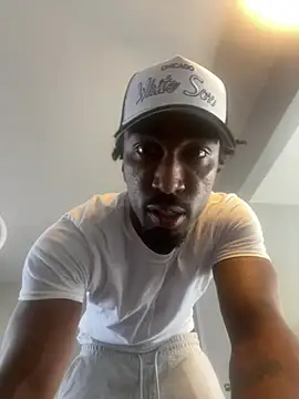 Snapshot of LawrenceBanques chatting on 03-14-25, 06:07 LawrenceBanques online show from 03-14-25, 06:07