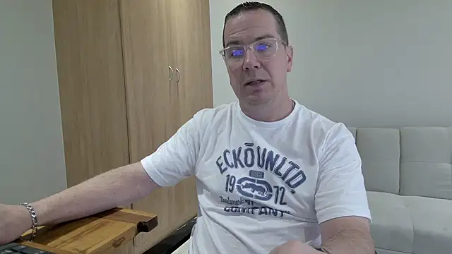 Snapshot of BrettJ81 chatting on 12-17-25, 01:17 BrettJ81 online show from 12-17-25, 01:17