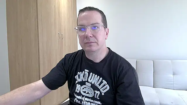 Snapshot of BrettJ81 chatting on 01-08-26, 12:18 BrettJ81 online show from 01-08-26, 12:18