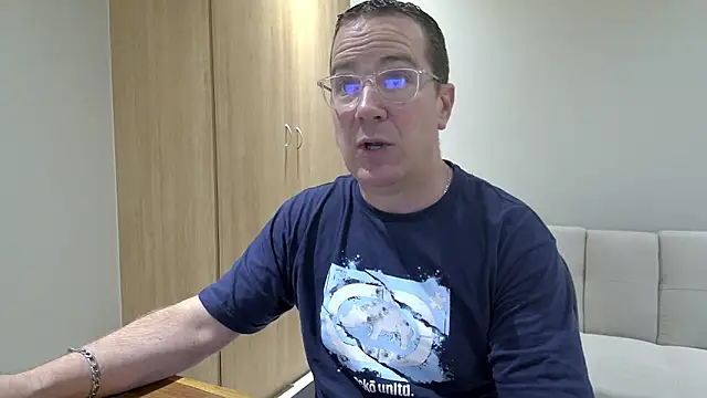 Snapshot of BrettJ81 chatting on 01-10-26, 05:37 BrettJ81 online show from 01-10-26, 05:37