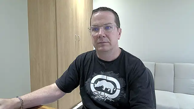 Snapshot of BrettJ81 chatting on 01-12-26, 02:11 BrettJ81 online show from 01-12-26, 02:11