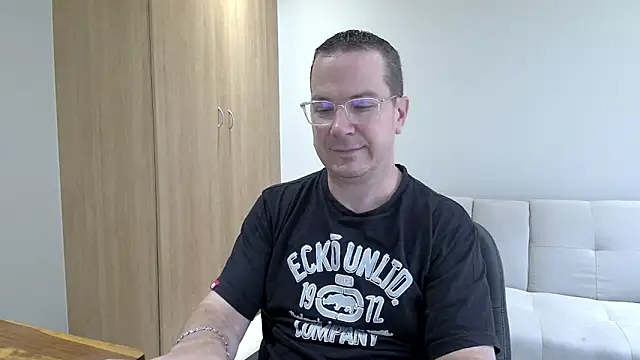 Snapshot of BrettJ81 chatting on 02-02-26, 02:27 BrettJ81 online show from 02-02-26, 02:27