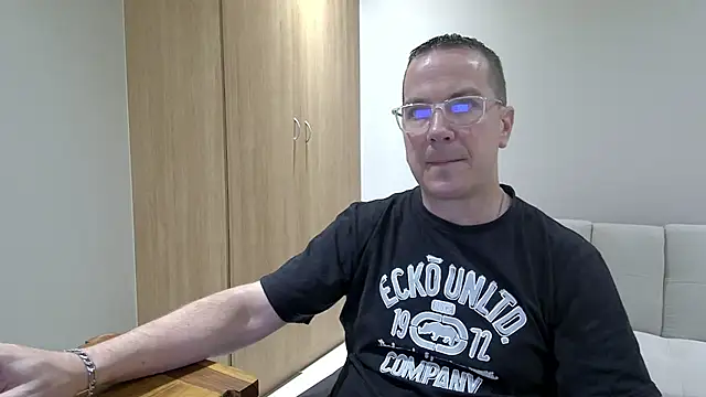 Snapshot of BrettJ81 chatting on 02-21-26, 06:42 BrettJ81 online show from 02-21-26, 06:42