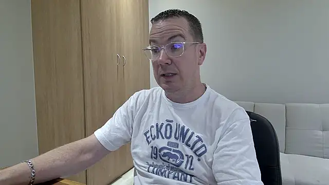 Snapshot of BrettJ81 chatting on 02-28-26, 02:18 BrettJ81 online show from 02-28-26, 02:18