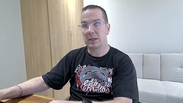 Snapshot of BrettJ81 chatting on 03-20-26, 02:33 BrettJ81 online show from 03-20-26, 02:33