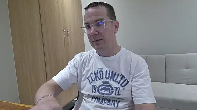 Snapshot of BrettJ81 chatting on 03-26-26, 02:44 BrettJ81 online show from 03-26-26, 02:44