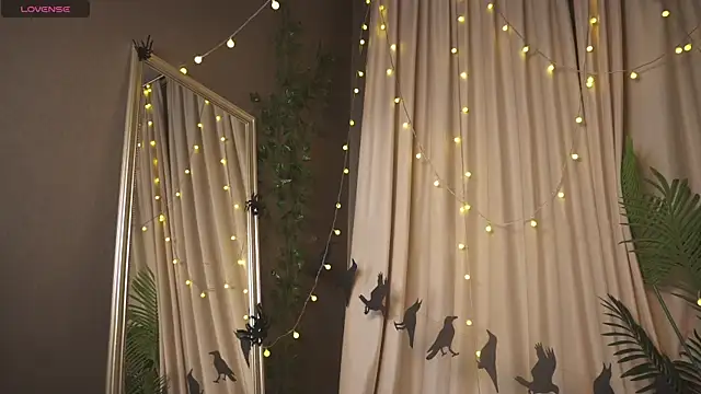 1reisatumi  online show from 10-30-25, 01:23