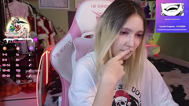 Snapshot of Evie_Ro chatting on 12-24-24, 11:33 Evie Ro online show from 12-24-24, 11:33