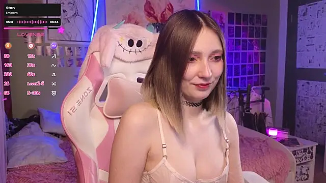 Snapshot of Evie_Ro chatting on 11-28-25, 03:09 Evie Ro online show from 11-28-25, 03:09