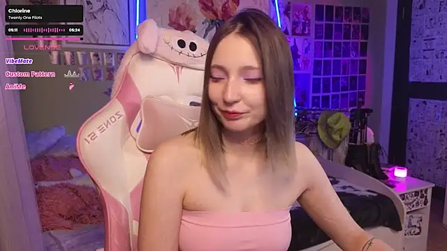 Snapshot of Evie_Ro chatting on 01-08-26, 08:33 Evie Ro online show from 01-08-26, 08:33