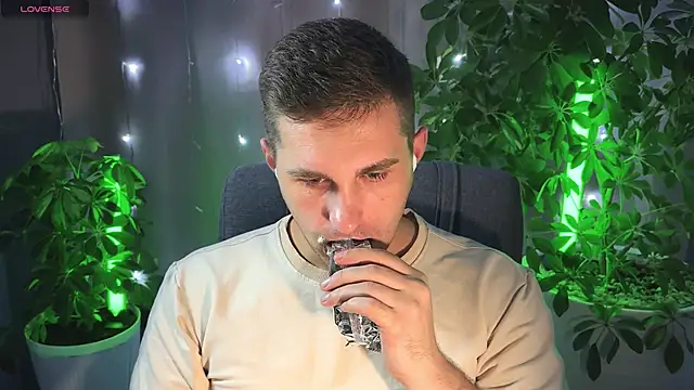 Sweeet  boy online show from 02-21-25, 03:32