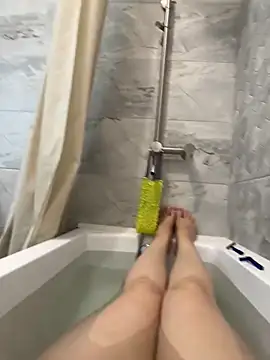 Snapshot of Lis_Kollen chatting on 12-21-25, 06:42 Lis Kollen online show from 12-21-25, 06:42