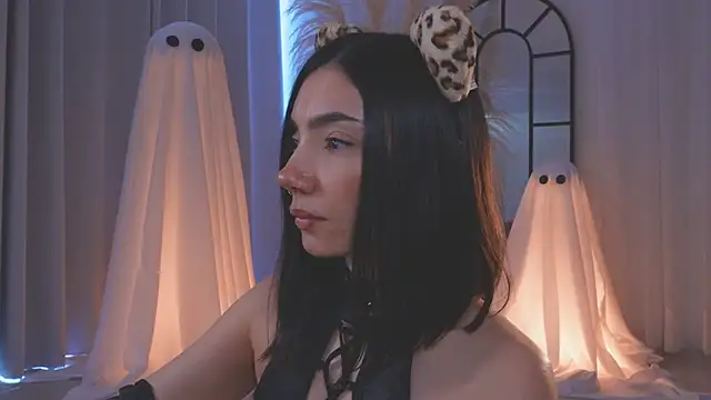 AmyArmstrong online show from 10-22-25, 03:01