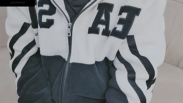 Snapshot of Sophie_Secret chatting on 12-25-24, 10:27 Sophie Secret online show from 12-25-24, 10:27