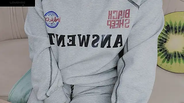 Snapshot of Sophie_Secret chatting on 12-27-24, 10:59 Sophie Secret online show from 12-27-24, 10:59