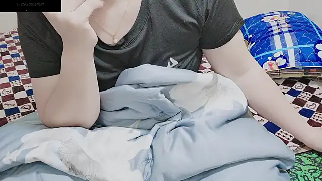 Snapshot of Sophie_Secret chatting on 02-03-25, 10:00 Sophie Secret online show from 02-03-25, 10:00