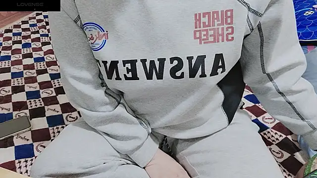 Snapshot of Sophie_Secret chatting on 02-04-25, 10:02 Sophie Secret online show from 02-04-25, 10:02