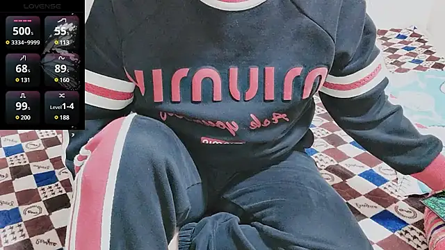 Snapshot of Sophie_Secret chatting on 03-01-25, 11:15 Sophie Secret online show from 03-01-25, 11:15