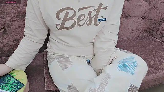 Snapshot of Sophie_Secret chatting on 11-28-25, 10:34 Sophie Secret online show from 11-28-25, 10:34