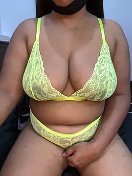 Snapshot of VINDY- chatting on 05-15-26, 04:36 VINDY- online show from 05-15-26, 04:36