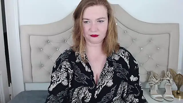 Snapshot of LaraDream chatting on 02-06-25, 08:45 LaraDream online show from 02-06-25, 08:45