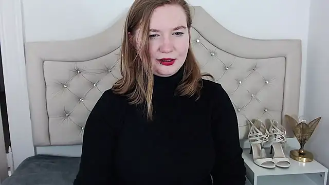 Snapshot of LaraDream chatting on 02-09-25, 05:01 LaraDream online show from 02-09-25, 05:01