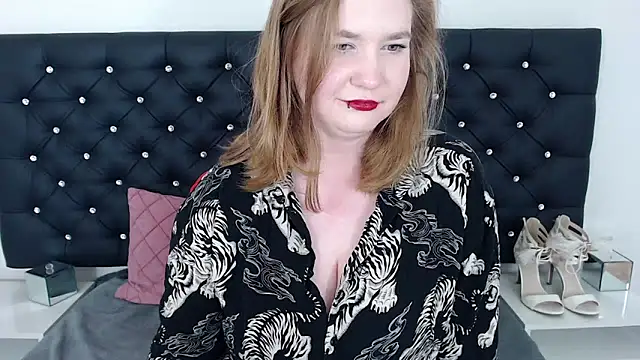 Snapshot of LaraDream chatting on 02-14-25, 01:45 LaraDream online show from 02-14-25, 01:45