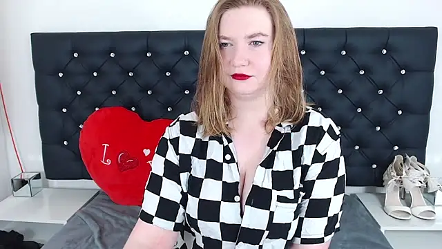 Snapshot of LaraDream chatting on 02-14-25, 07:02 LaraDream online show from 02-14-25, 07:02