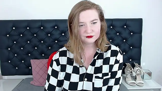 Snapshot of LaraDream chatting on 02-17-25, 07:10 LaraDream online show from 02-17-25, 07:10