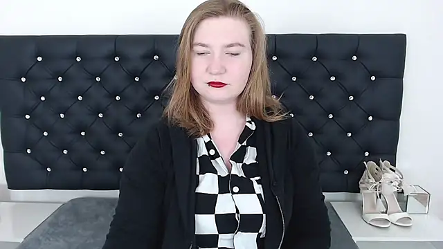 Snapshot of LaraDream chatting on 02-19-25, 07:38 LaraDream online show from 02-19-25, 07:38