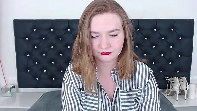 Snapshot of LaraDream chatting on 03-19-25, 08:11 LaraDream online show from 03-19-25, 08:11