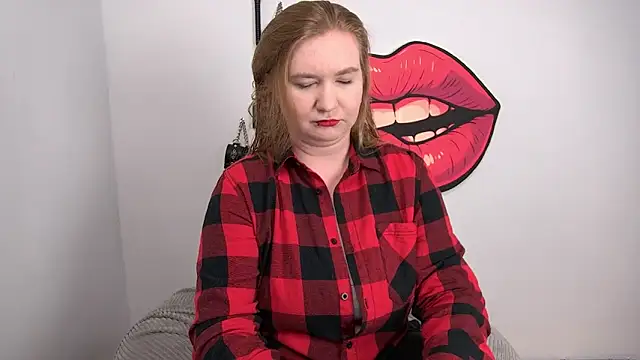 Snapshot of LaraDream chatting on 09-12-25, 03:01 LaraDream online show from 09-12-25, 03:01